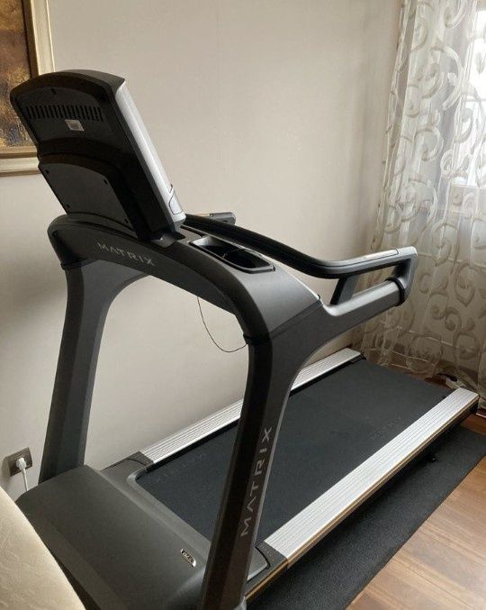 Професійна бігова доріжка для дому