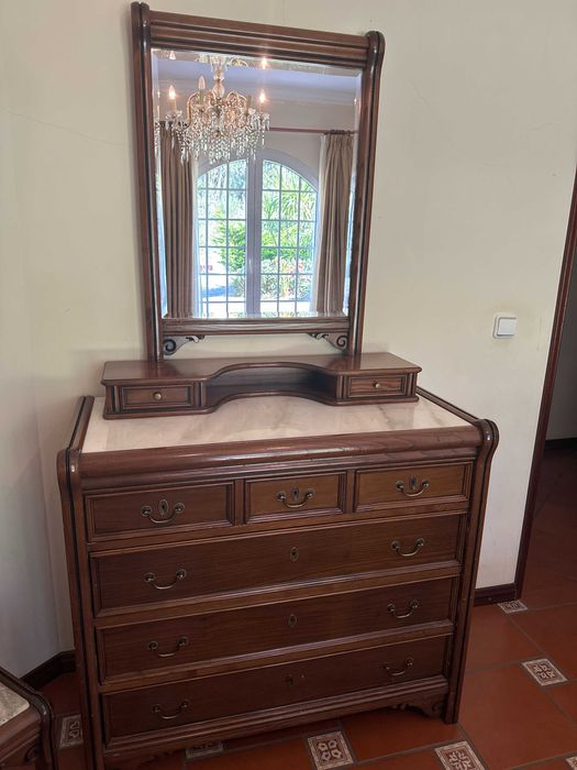 Mobília de quarto (carvalho/mármore) (cama de casal+2 mesas+cómoda)