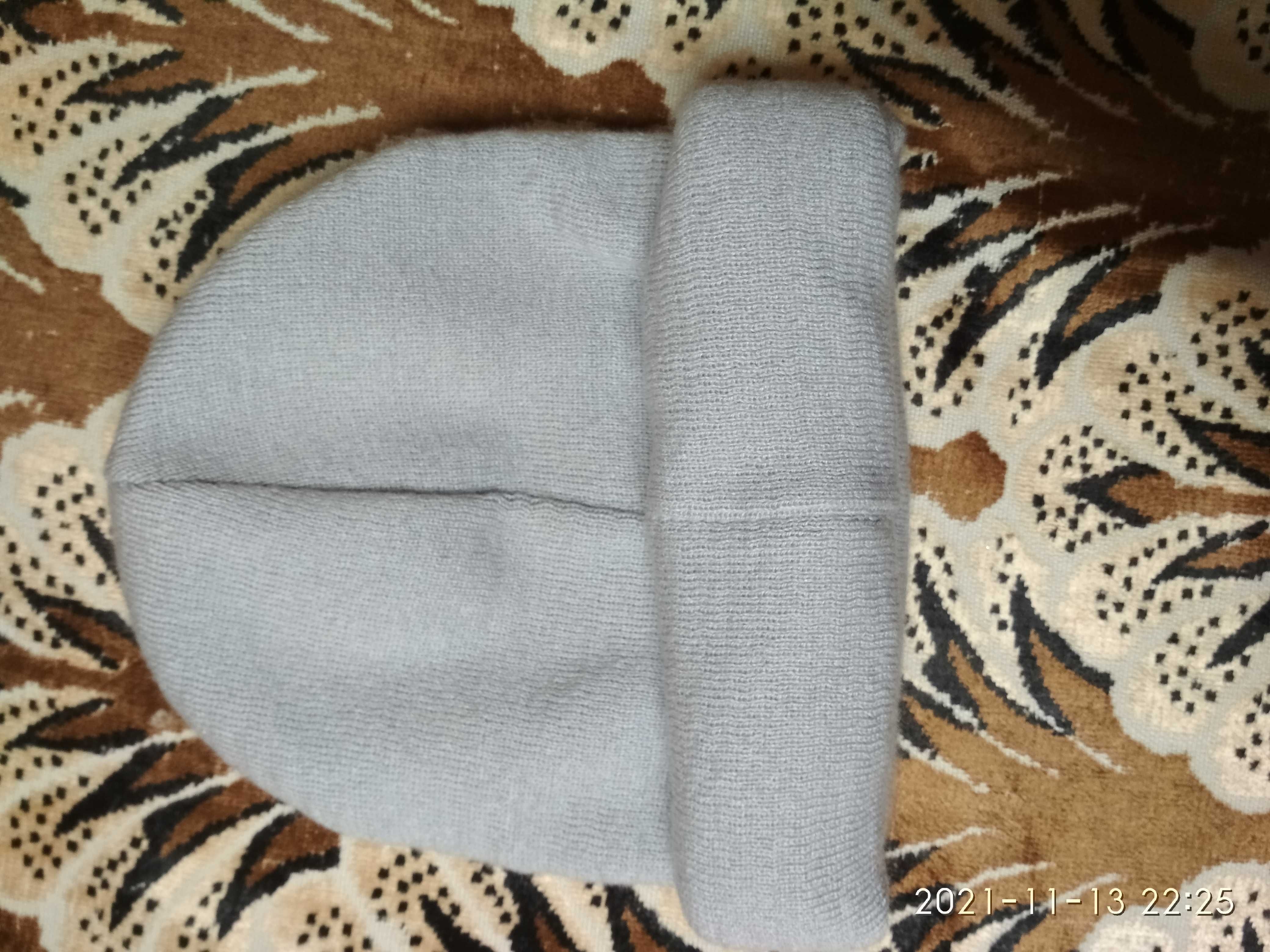 Шапка серого цвета