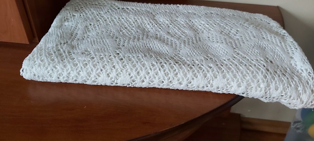 Piękny duży ażurowy obrus, bieżnik, 180x90