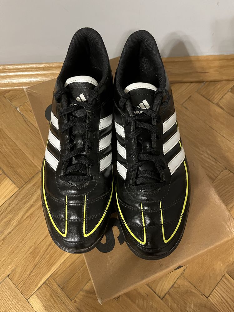 Сороконіжки adidas розмір:42 майже нові