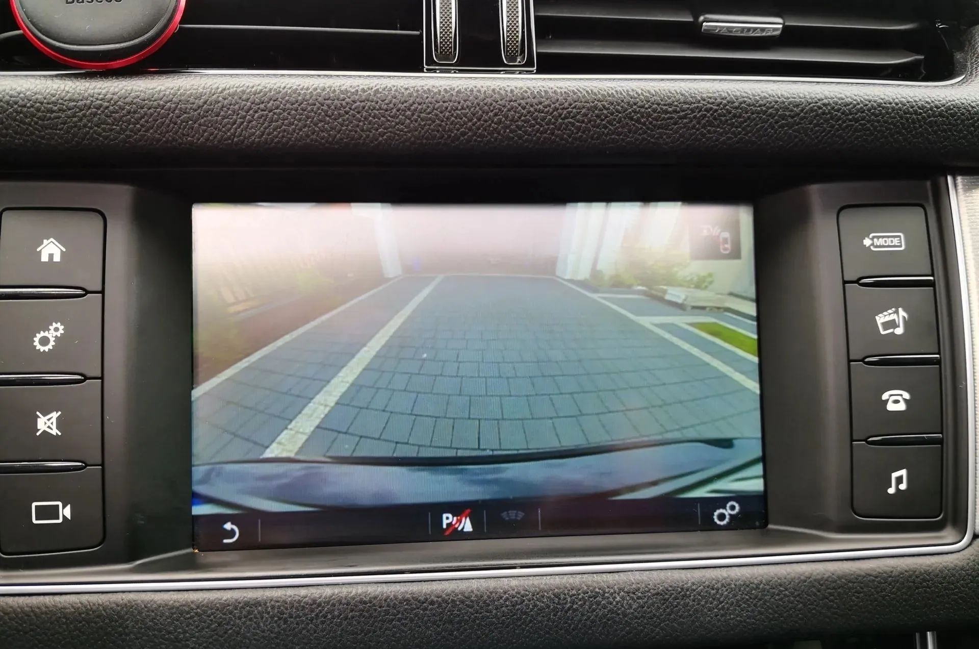 Jaguar XF 2.0D 180KM AWD