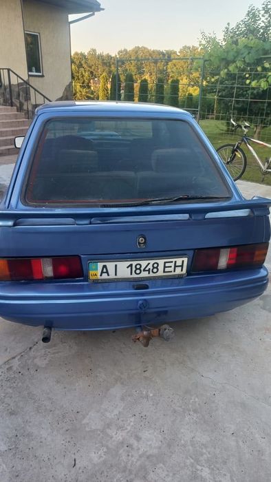 Ford escort обʼєм 1,4 л. газ/бензин, 1988р. пробіг 200000