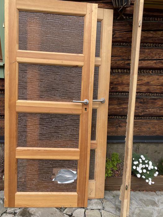 Drzwi sosnowe z futrynami 2 sztuki