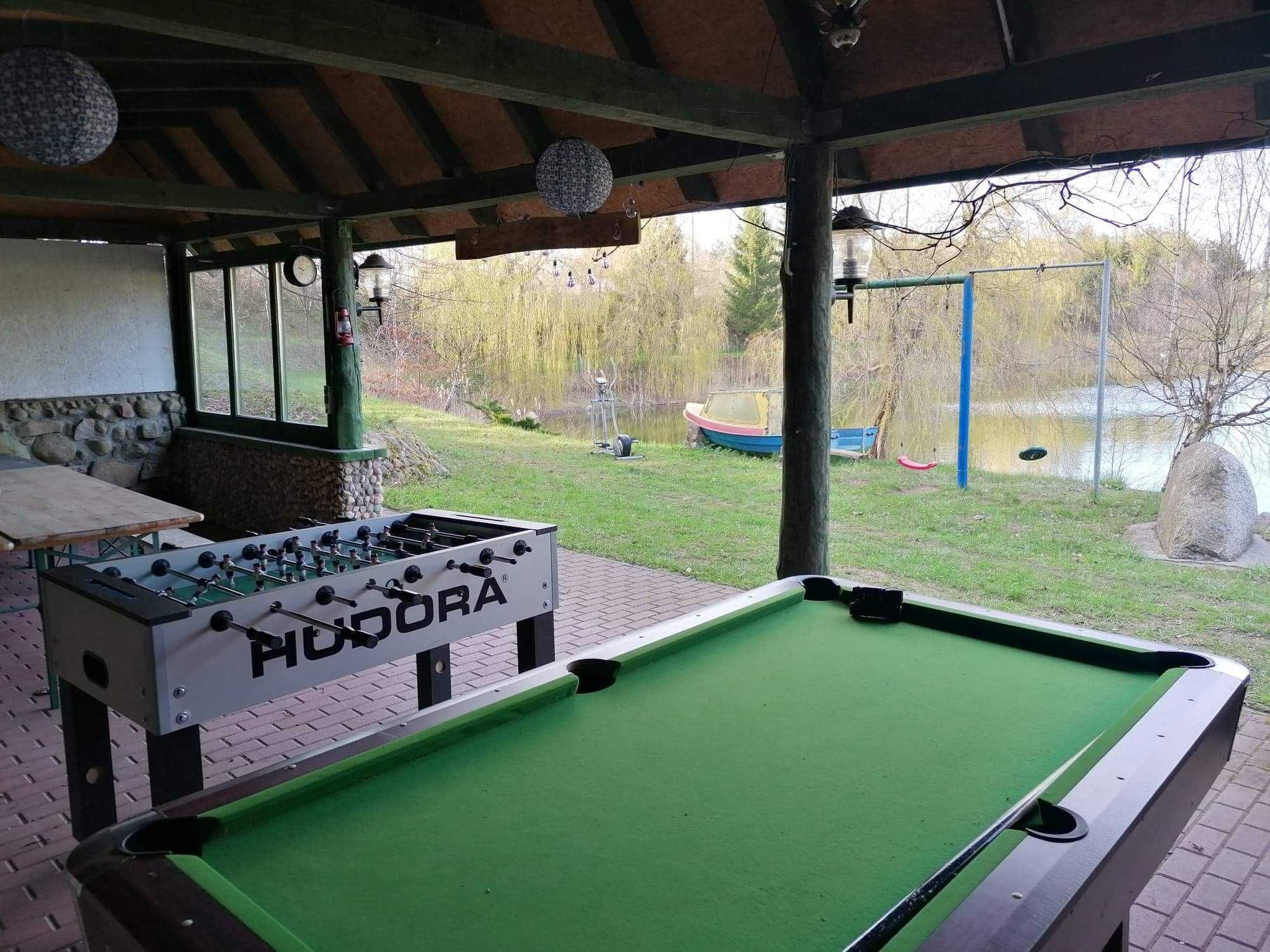 Domek nad jeziorem prywatny staw noclegi jacuzzi balia Trójmiasta