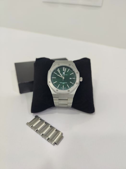 Кварцевий годиник у стилі smart casual