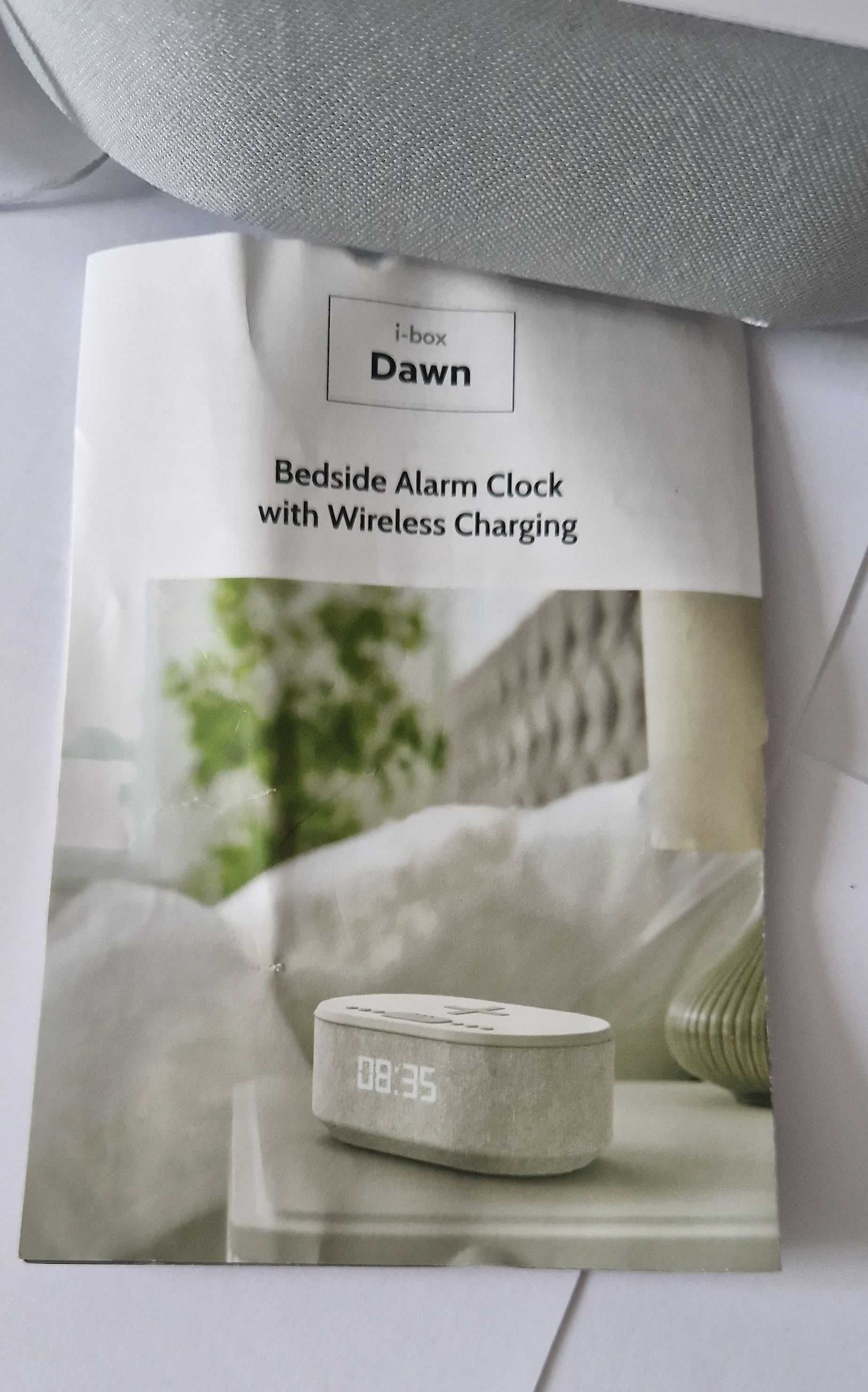 i-box Dawn 79224 radiobudzik FM z bezprzewodowym ładowaniem Bluetooth