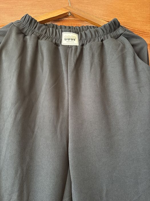 Чорний ідеальний новий костюм