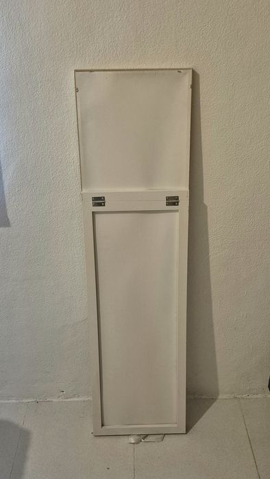 Espelho de pé em madeira