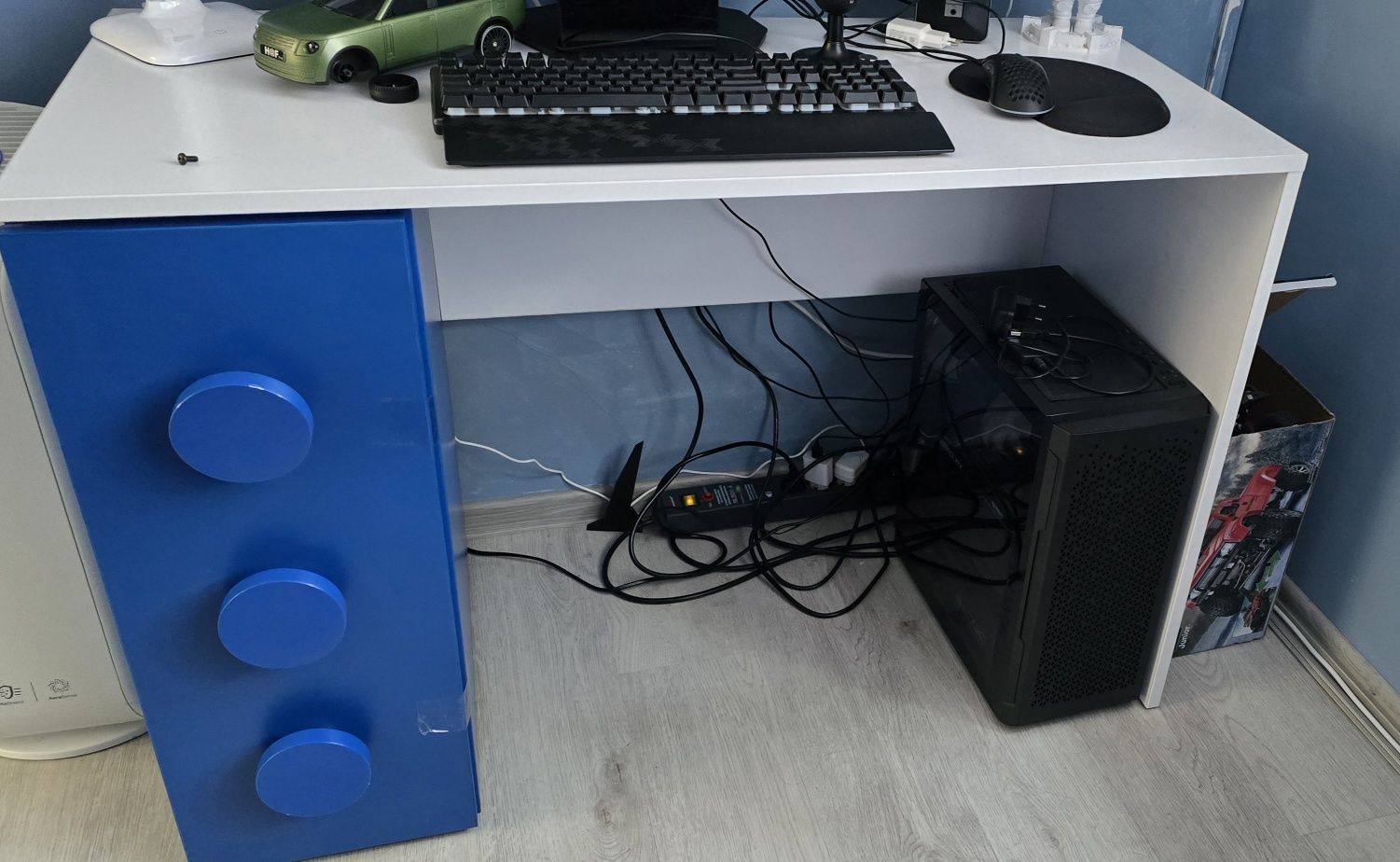 Biurko szkolne w stylu Lego