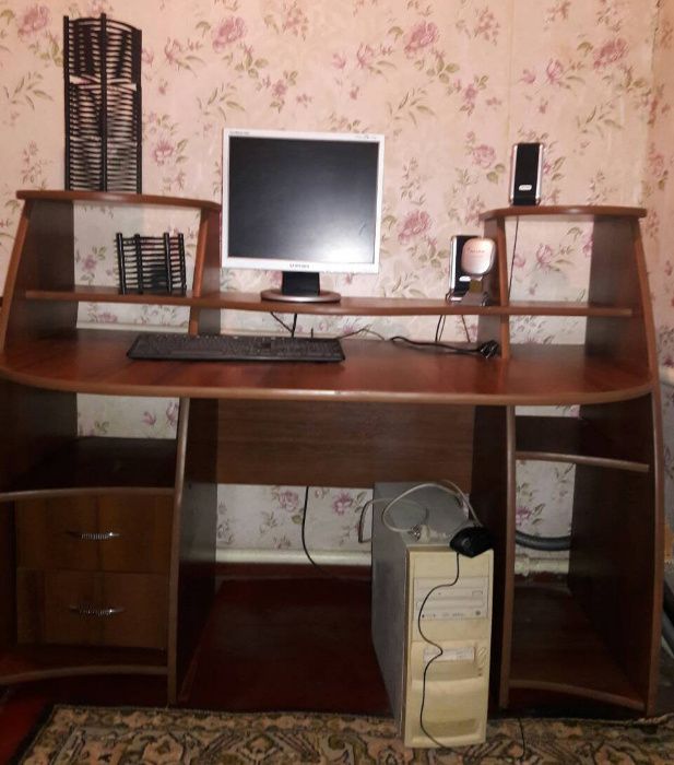 Компьютерный / Письменный стол с ящиками для школьника / студента