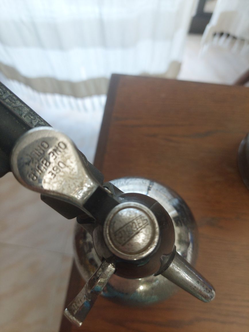 Garrafa de soda e balde  gelo em inox.Peças de coleçao.