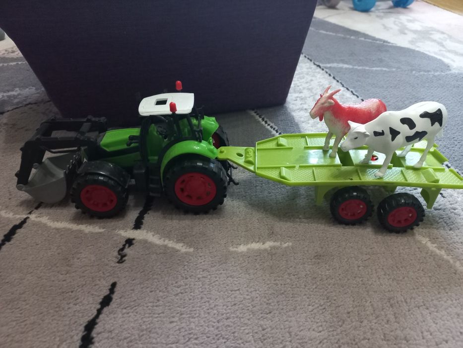 Traktor z przyczepą