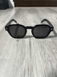Óculos de sol estilo moscot