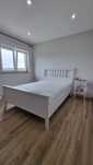 Cama Hemnes Ikea. Pinho maciço com velatura branca. 140×200.