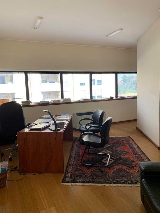 consultório médico escritório secretária cadeiras mesa marquise
