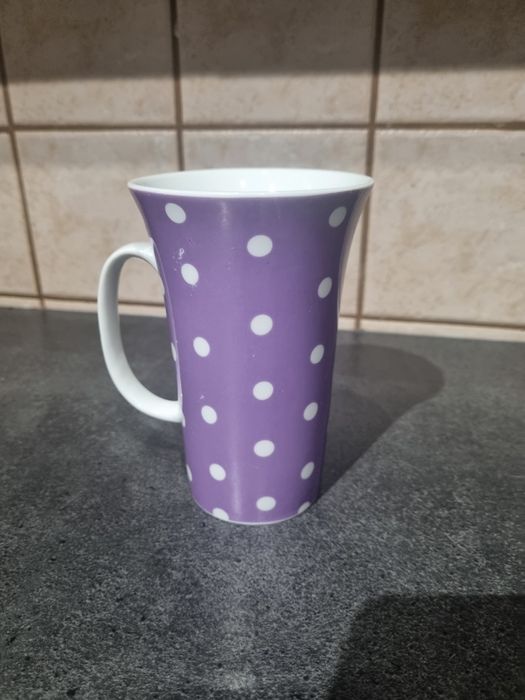 Duży kubek 400 ml w białe grochy kropki fioletowy