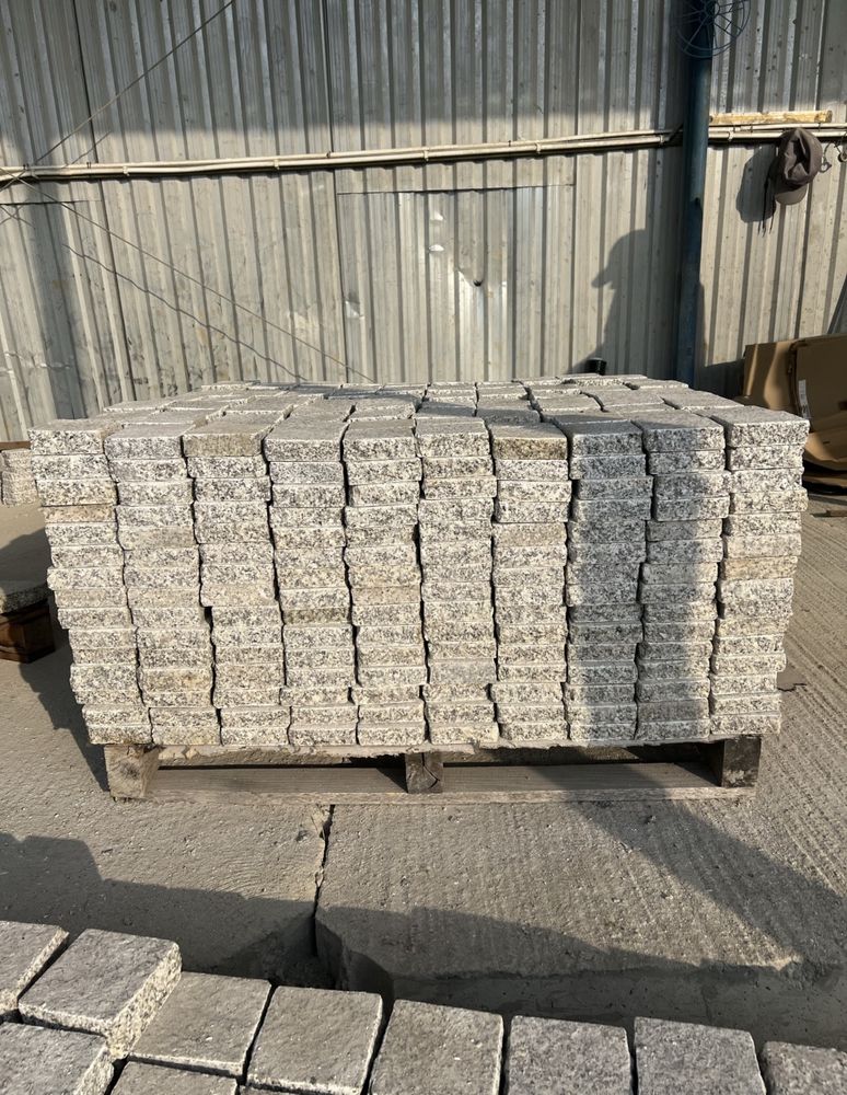 Puzzle granitowe płomieniowane 10x10x3 cm – ponad 20 m² dostępne