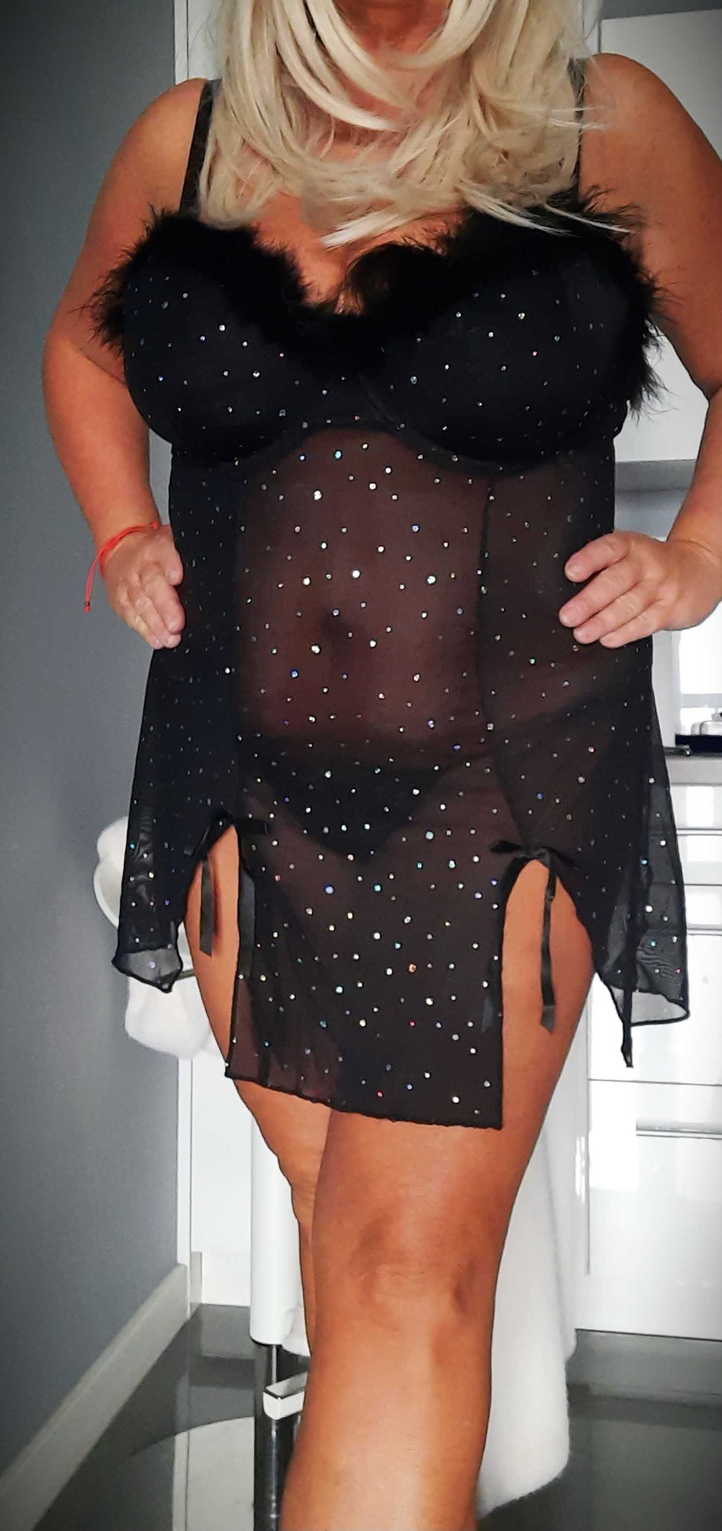 koszulka  czarna diamenciki i pióra plus stringi