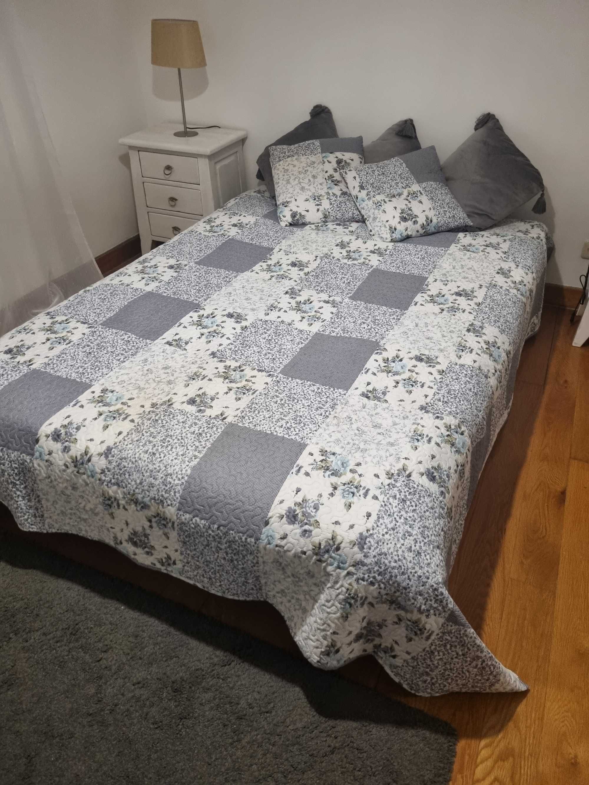Estrado de casal - Cama