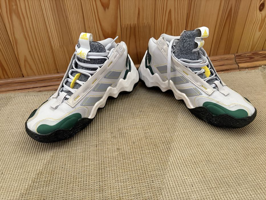 жіночі кросівки adidas б/у в гарному стані, 40р