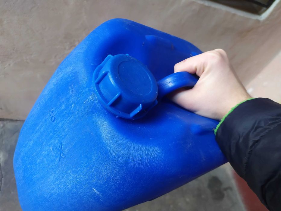 Каністри пластмасові 20 літрів