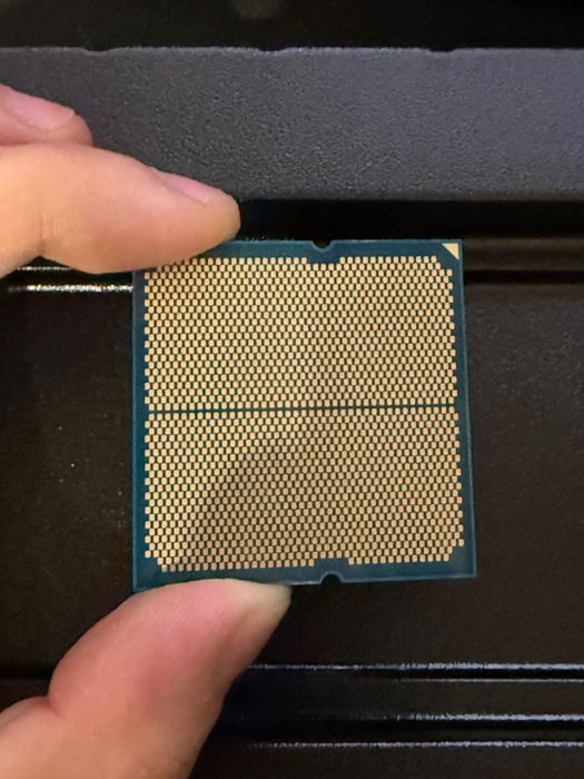 Процесор AMD Ryzen 7 9800X3D 4.7GHz