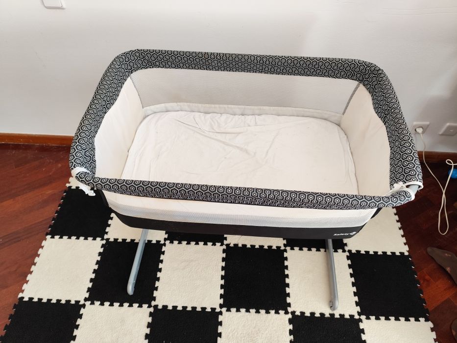 Next to me berço de cama