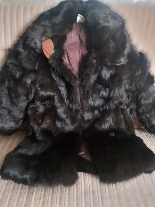 Нова шубка з кролика на дівчинку