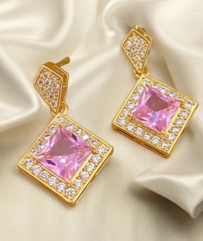 Kolczyki Romby Z Różowym Kryształem - Stal Tytanowa Złocona