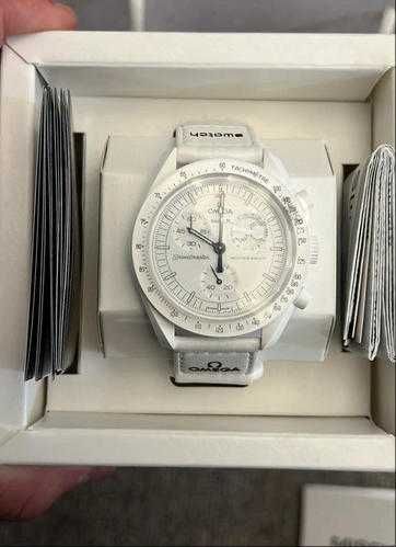 Omega x Swatch SO33W700 Snoopy – Lśnienie Księżyca
