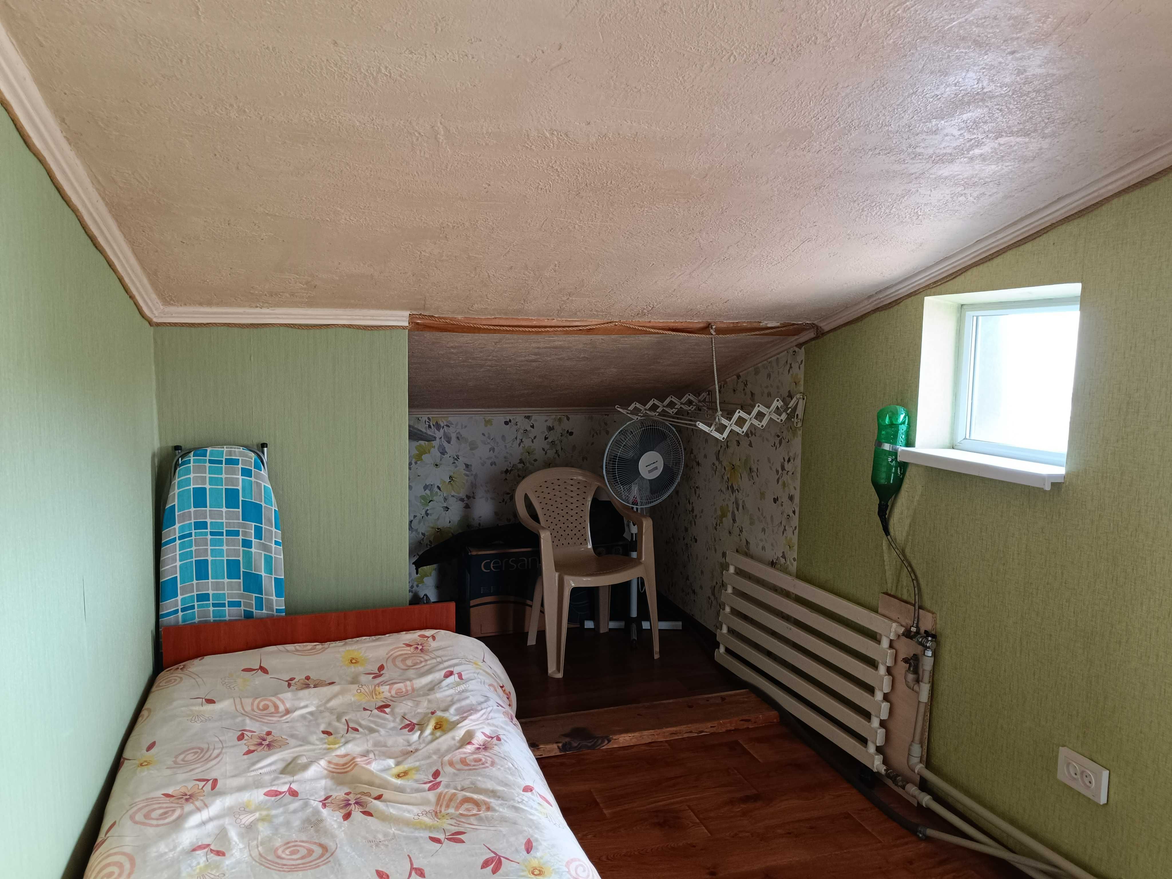 Продається частина будинку в 2 поверхи вул.Першотравнева р-н "Фортеці"