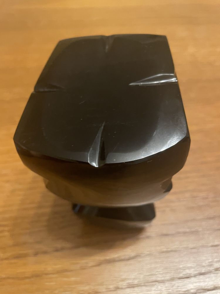 Figurka z czarnego kamienia