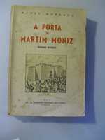 Morgado (Alves);A Porta do Martins Moniz