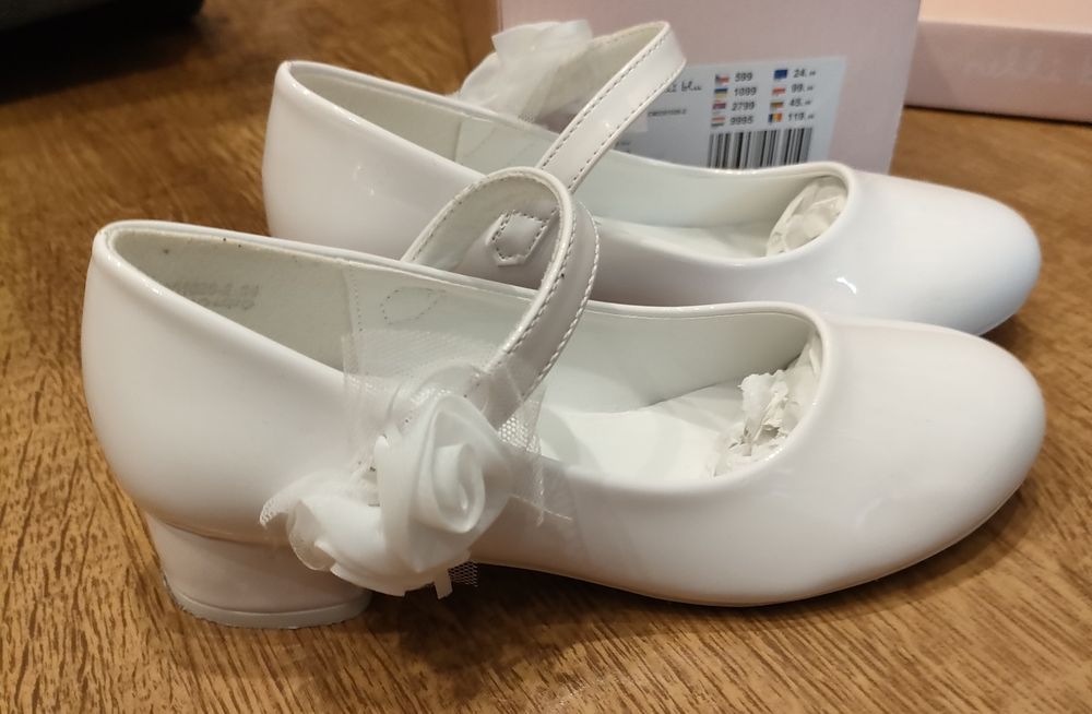 Piękna alba komunijna