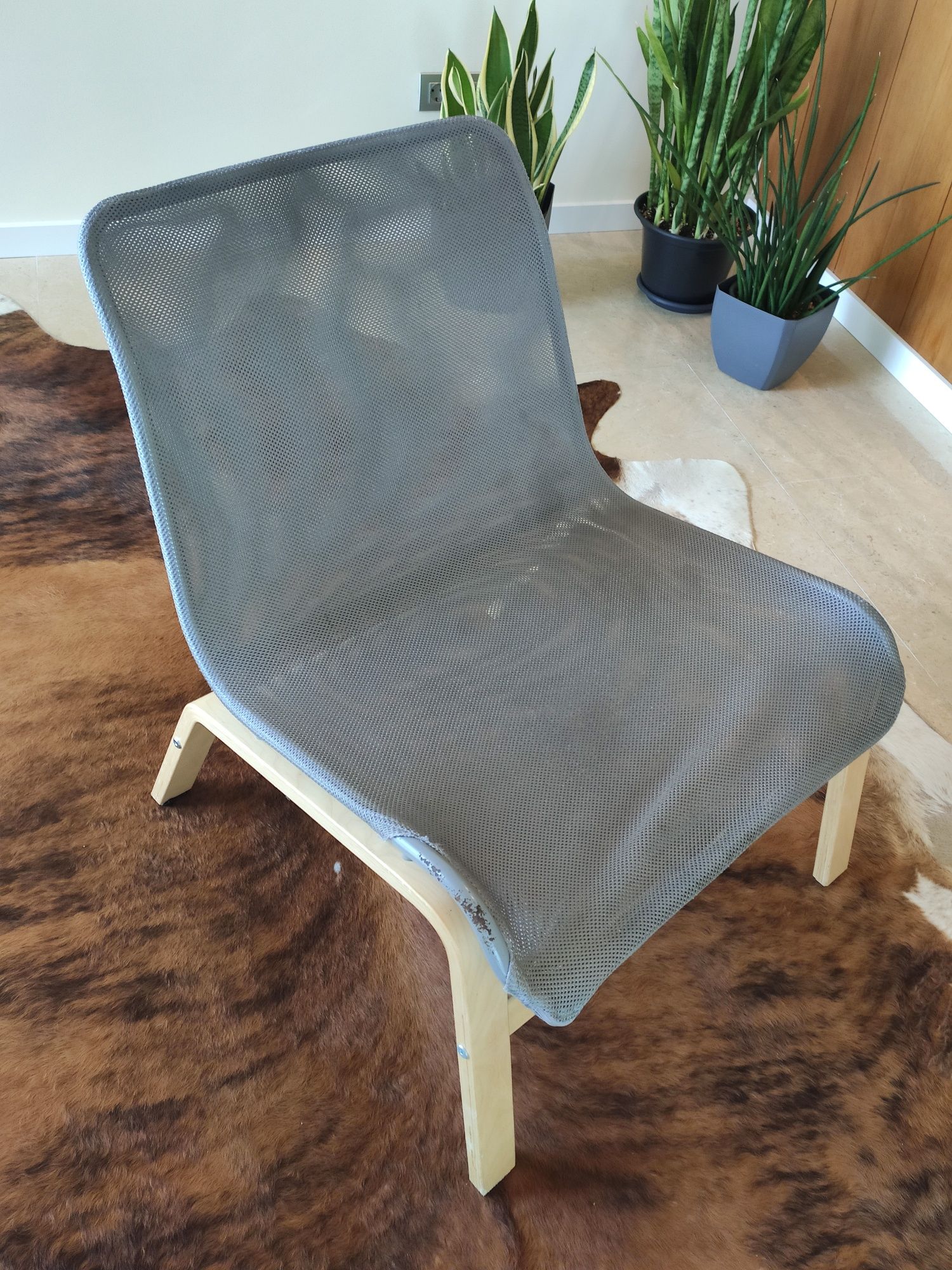 Poltrona baixa modelo IKEA