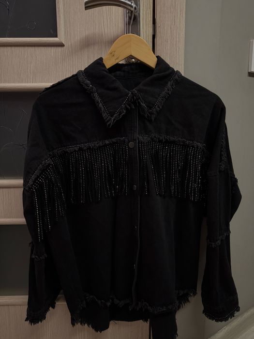 Жіноча джинсова сорочка-куртка з бахромою