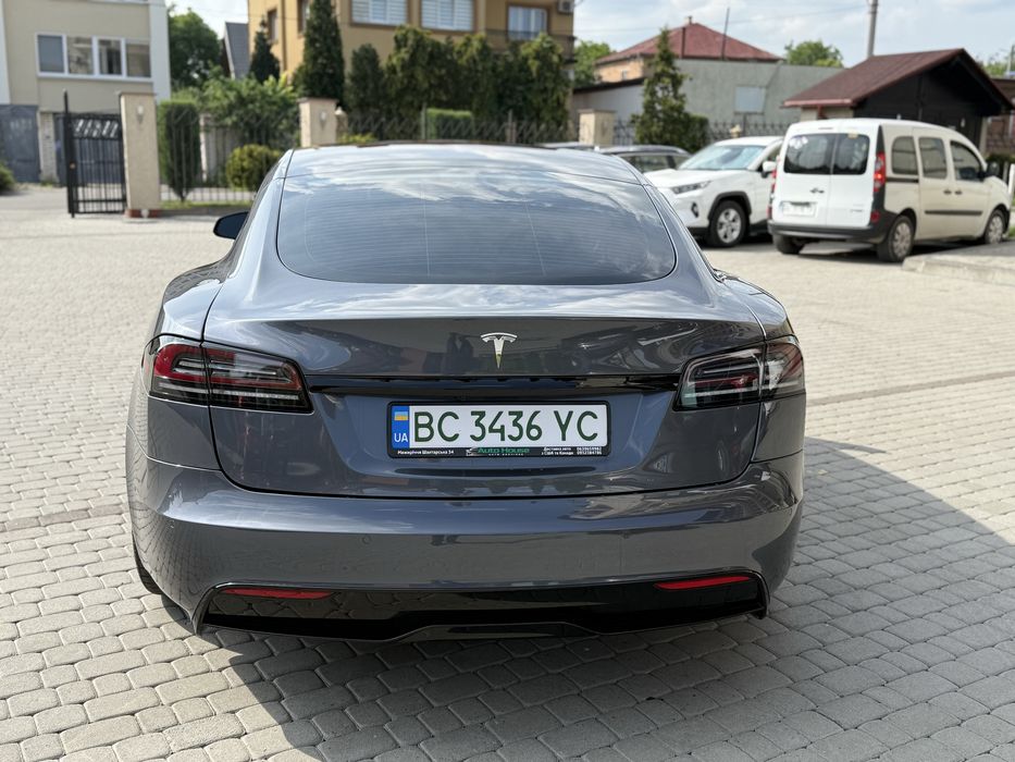 Tesla model s 2022 (тесла модел s 2022 року)