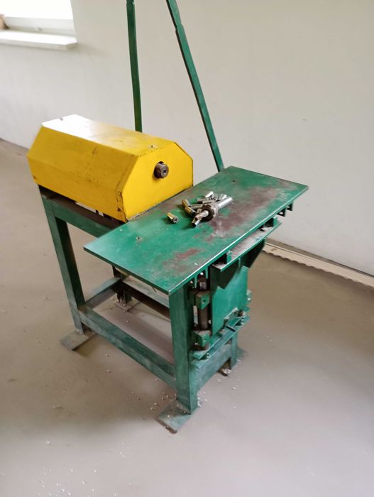 Sprzedam technologiczny komplet maszyn stolarskich.