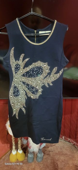 Женское очень нарядное платье .