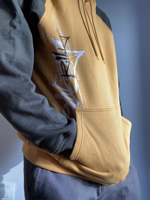 Hoodie Billabong amarelo torrado e verde escuro em bom estado