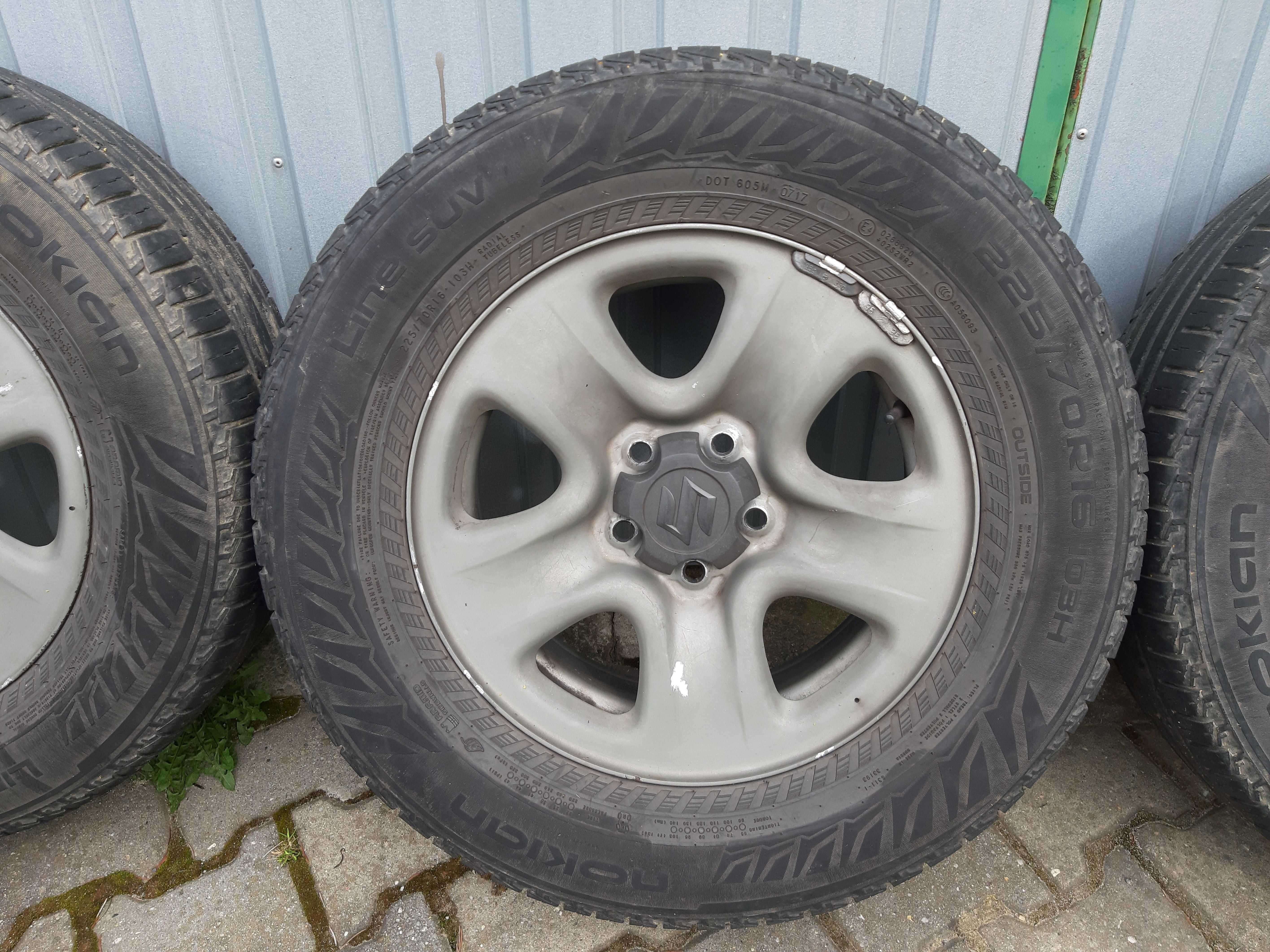 Koła 16" 5x114,3 z oponami letnimi Nokian do Suzuki Grand Vitara