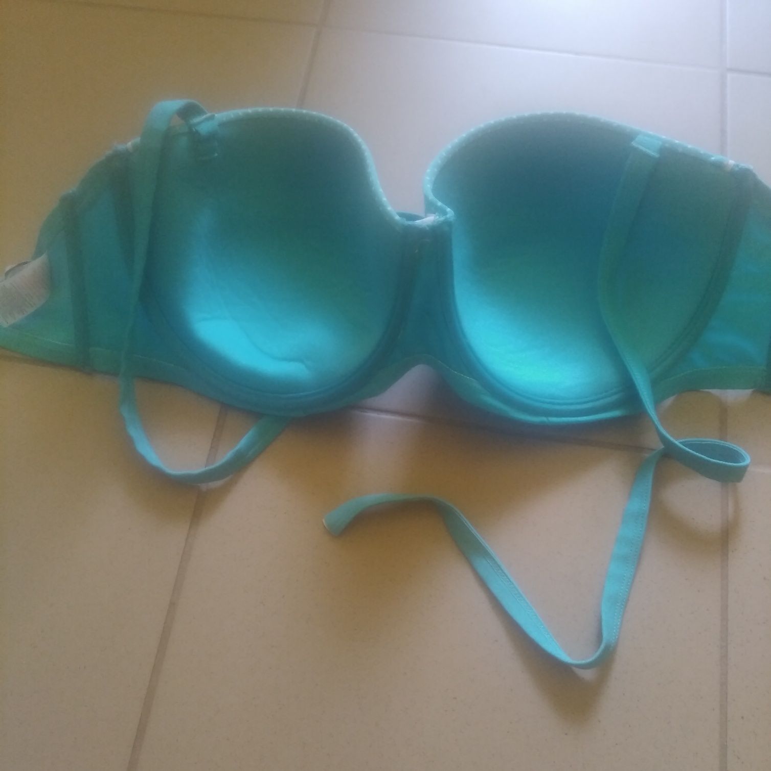 Biustonosz plażowy rozmiar 75G Kelly Brook