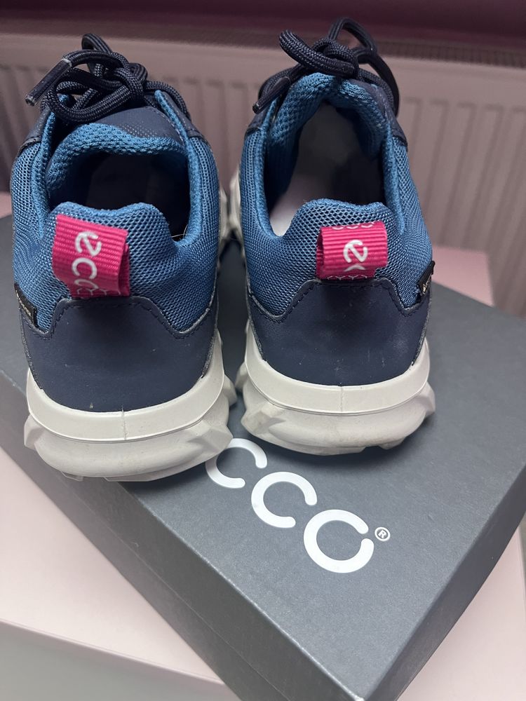 Adidasy ecco z goretexem