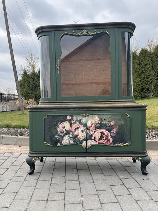 Odnowiona witryna ludwikowska  , serwantka ręcznie mi malowana