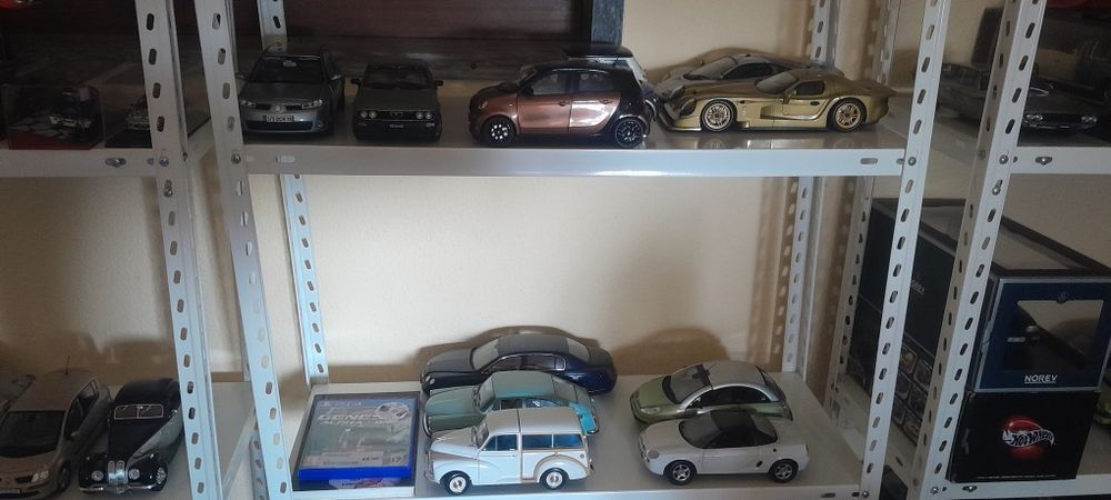 Mais de 100 Miniaturas 1/18 e outras escalas