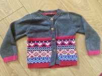 Sweter z guzikamk