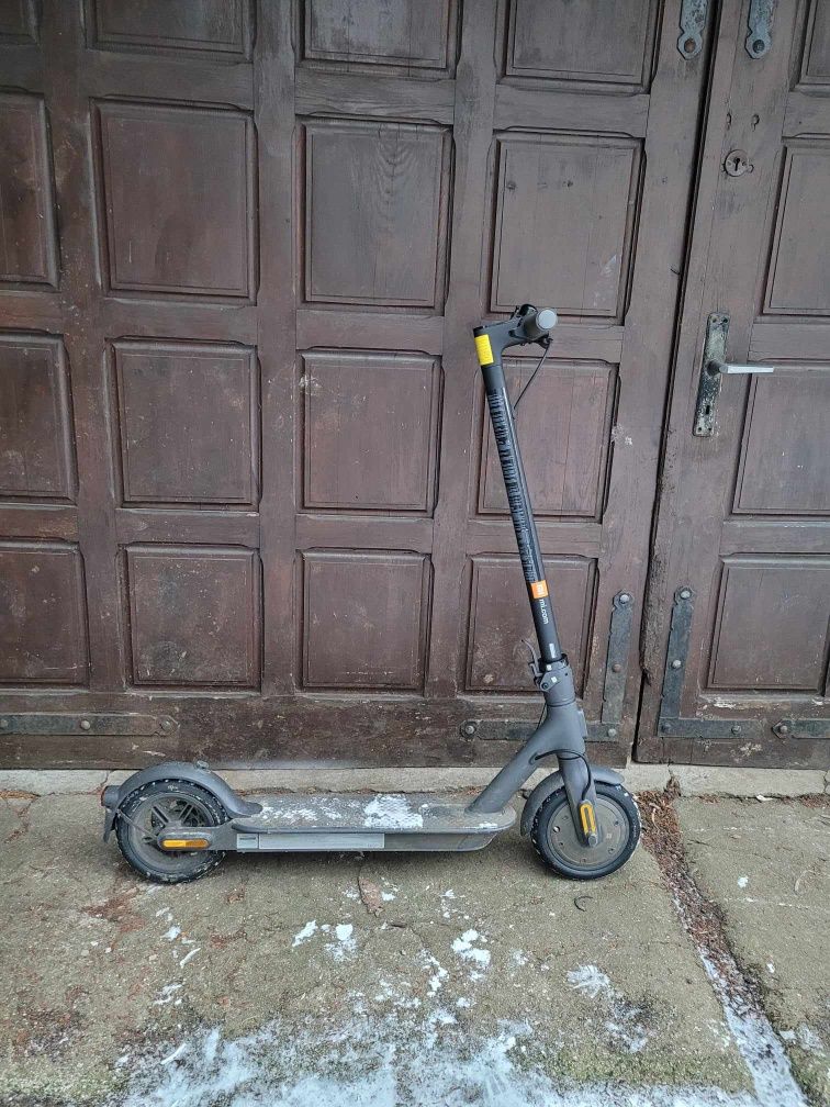 Hulajnoga elektryczna Xiaomi mi electric scooter essential