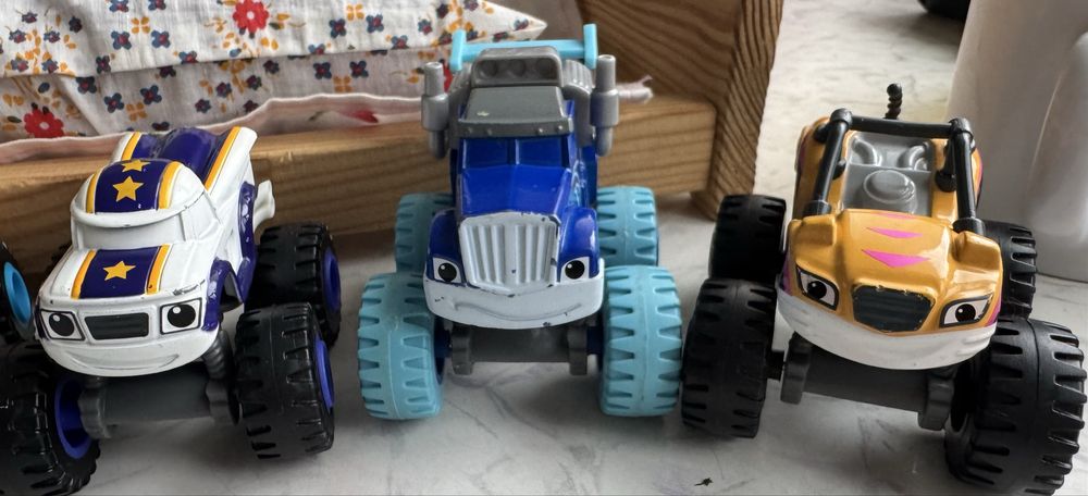 Вспиш і чудо машинки Fisher Price Blaze: Вспиш (Блиск) та ін.