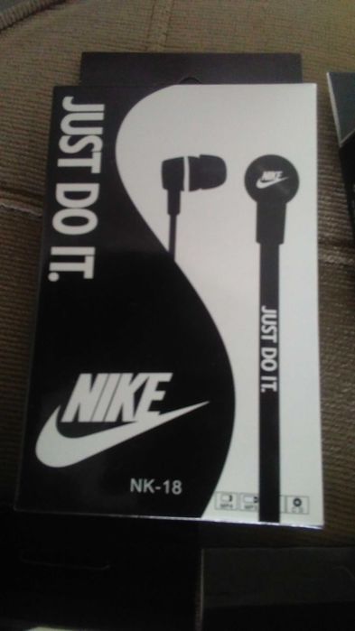 Phones em caixa da marca Nike